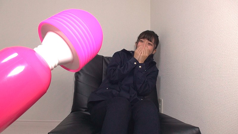 「スレンダーな貧乳OLお姉さんに顔射！税理士事務所で働く真面目な美女を責めまくる」のサンプル画像2枚目