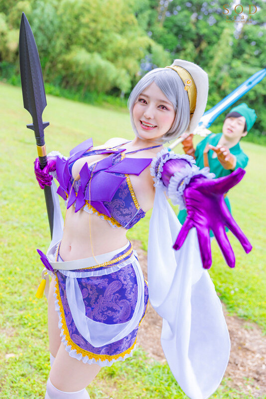 「恋渕ももなが爆乳コスプレで魅せる異世界ファンタジー!巨乳フェチ必見の濃厚プレイ」のサンプル画像2枚目