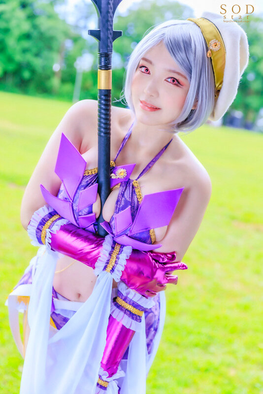 「恋渕ももなが爆乳コスプレで魅せる異世界ファンタジー!巨乳フェチ必見の濃厚プレイ」のサンプル画像3枚目