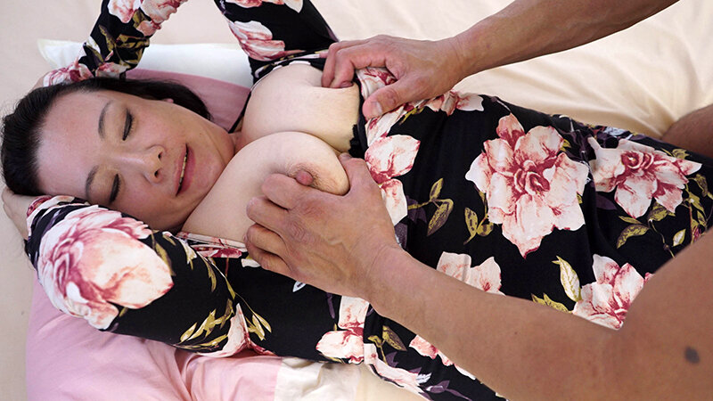 「【素人熟女】真面目な人妻が初体験の潮吹きアクメで絶頂！濃厚フェラと中出しSEX20人4時間」のサンプル画像4枚目