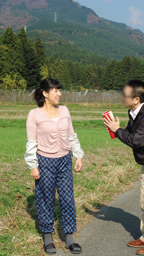 「【熟女】地方の素人おばさん12人が魅せる濃厚プレイ240分｜人妻・四十路の本気セックス」のサンプル画像5枚目