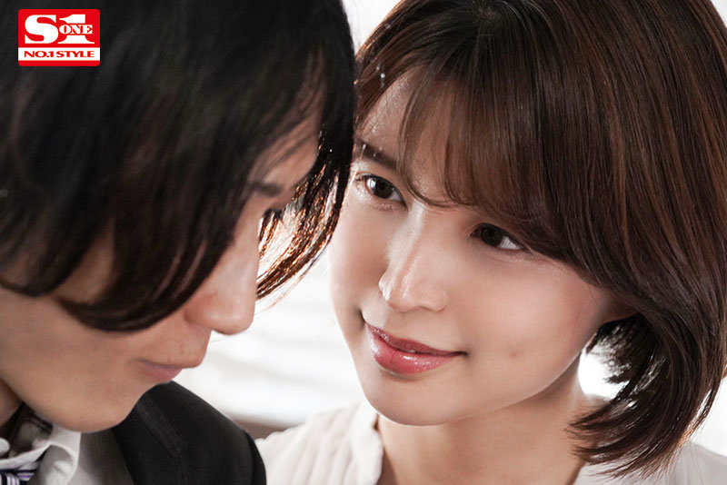 「葵つかさ 美人OL上司との禁断オフィスラブ スレンダー美女と濃厚イチャラブセックス」のサンプル画像1枚目