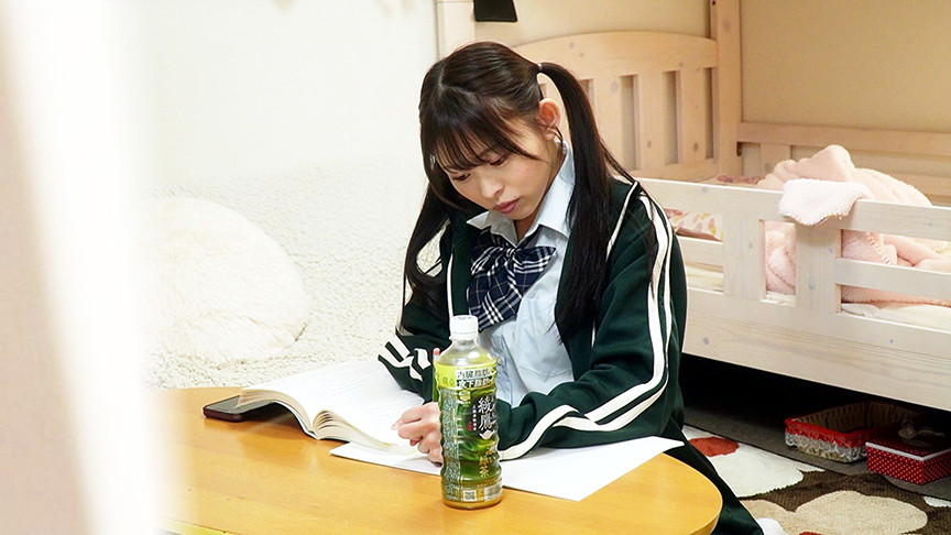 「【素人】貧乳美少女の初々しいオナニー姿がエロい【一人エッチ・自慰行為】」のサムネイル