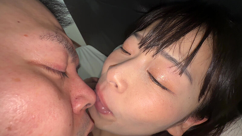 「【原美織】素人お姉さんをナンパ！ディープキス＆鼻フェラの個人撮影動画が話題」のサンプル画像16枚目