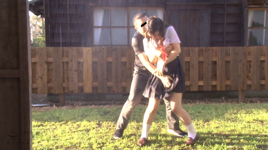 「【制服女子】びしょ濡れ女子○生のぞみの雨宿りハプニング動画｜濡れた制服がエロい」のサンプル画像2枚目