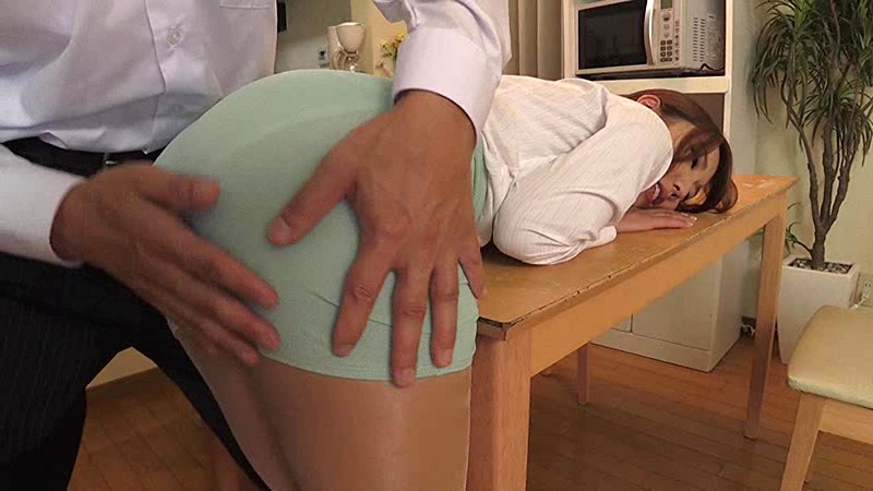 「内村りな タイトミニスカ家庭教師の美脚と美尻に釘付け！脚フェチ尻フェチ必見の誘惑レッスン」のサンプル画像5枚目