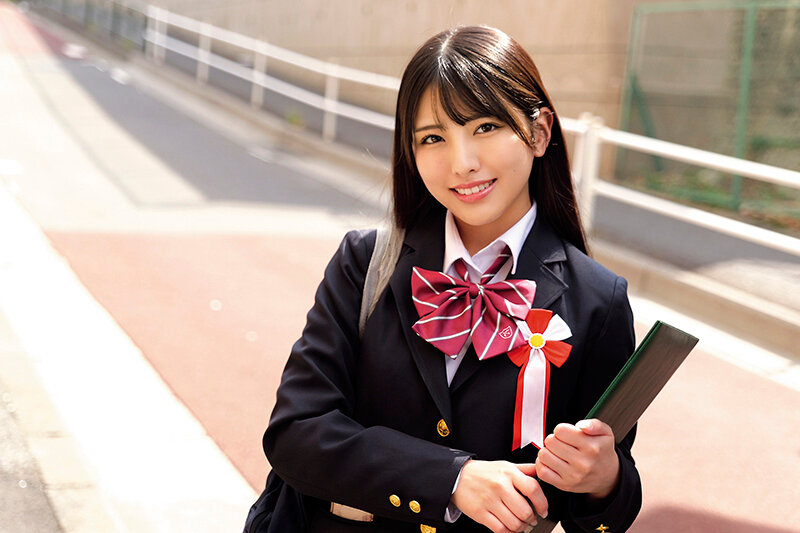 「素人女子校生が卒業式後に制服姿で初ぶっかけ体験＆中出しナンパSEX」のサムネイル