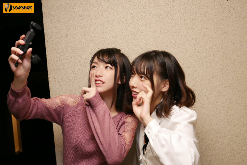 「白桃はな・花狩まいのW痴女が自宅訪問!M男を責めて中出しする小悪魔デリバリーSEX」のサンプル画像5枚目