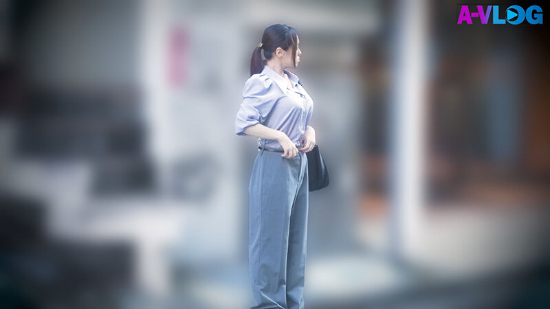 「【素人OL】爆乳Hカップ美女が足コキ＆潮吹きで乱れる！仕事中のP活で中出しされる巨乳女子」のサムネイル