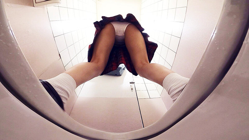 「素人女子校生の下校中オナニー流出動画｜パンチラ＆局部アップで発情期の恥ずかしい姿を激写」のサンプル画像5枚目