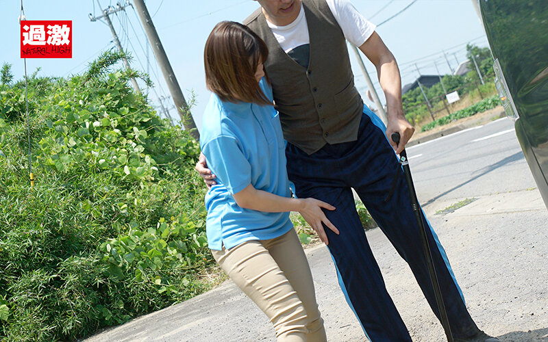 「巨乳介護士との濃厚キス・接吻シーン集｜送迎車内で繰り広げられる禁断の密着プレイ」のサンプル画像2枚目