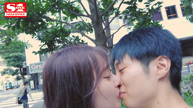 「楓ふうあの濃厚キス・接吻責めがエロい！スレンダー巨乳痴女の長身お姉さんに朝まで犯される」のサムネイル