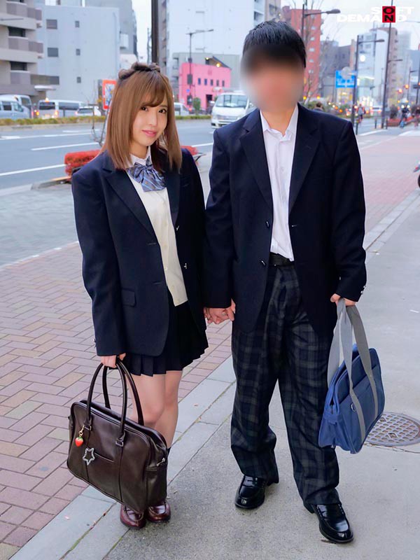 「【素人】制服JKカップルがマジックミラー号でナンパされ羞恥企画に挑戦！彼氏当てゲームの結末は？」のサンプル画像11枚目