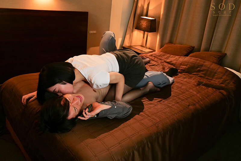 「【MINAMO】巨乳OL痴女が騎乗位で中出しNTR！彼氏を寝取る不動産レディの誘惑プレイ」のサンプル画像5枚目