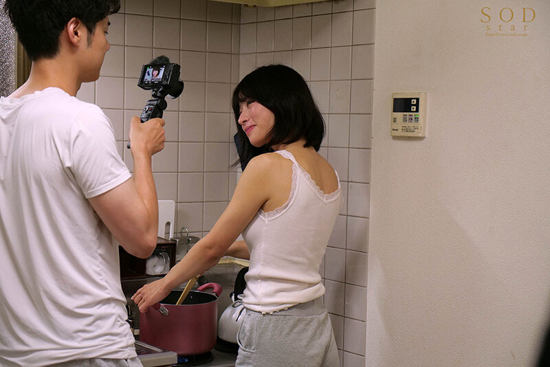 「宮島めい 巨乳美少女が彼氏と再会して中出しセックス三昧|遠距離恋愛カップルの濃密な一日」のサンプル画像10枚目