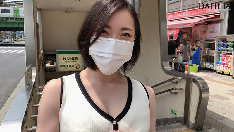 「七海ティナのスレンダー人妻が寝取られる濃厚フェラ責め！焦らしテクで悶絶NTR体験」のサムネイル