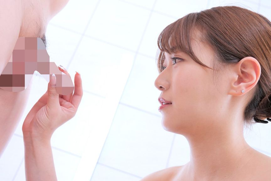 「素人奥様ナンパ 童貞君の包茎チ○ポむいて●ってあげてもらえませんか？ 久しぶりに見るギンギンチ○ポに発情！優しく筆おろしセックスしてくれました！ 蒼乃美月」のサンプル画像2枚目