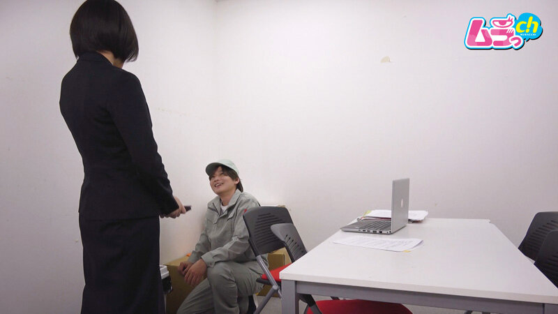 「【神田ゆい】巨乳スレンダー素人OLの秘密オナニーを盗撮・のぞき！会議室での大胆プレイ」のサンプル画像5枚目