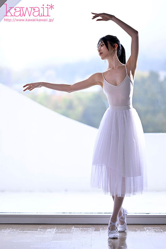 「清野咲 AVデビュー｜ウエスト52cmスレンダー美少女のバレエ仕込み美乳くびれボディ女子大生」のサンプル画像3枚目