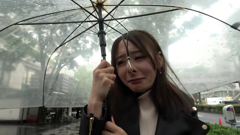 「【足立友梨】M女お姉さんが野外露出や鼻フックで羞恥プレイ！ぶっかけ3P4Pで乱れる姿」のサンプル画像3枚目