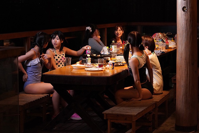 「【ミニ系・微乳美少女】野外露出キャンプで乱交体験!夏の開放的なお漏らしプレイ全記録」のサンプル画像5枚目