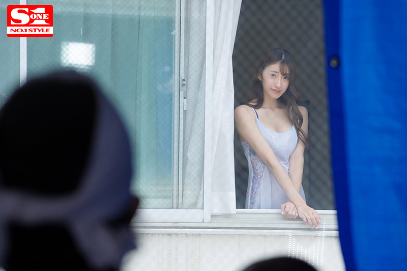 「星宮一花が魅せる禁断の不倫情事｜汗だく濃厚キスで乱れる美人妻の背徳セックス」のサンプル画像2枚目